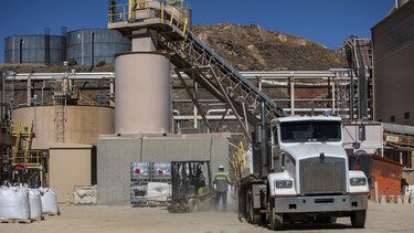 El plan del gobierno de Trump para explotar minerales de tierras raras en Estados Unidos y contrarrestar el monopolio de China