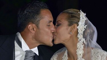 Multitudinaria boda de Keylor Navas y Andrea Salas en Costa Rica