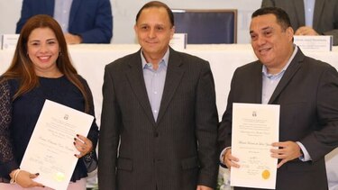 Tribunal Electoral entrega credenciales a diputados electos en el 8-7