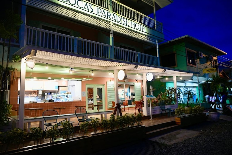 Isla Colón, hay tristeza en el paraíso