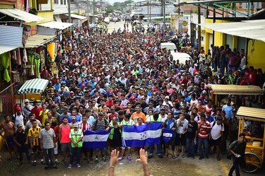 Migrantes prometen reagrupar caravana y seguir hacia EU
