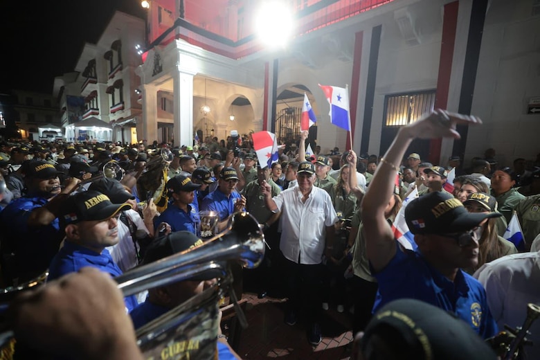 Con dianas al amanecer, Panamá inicia las Fiestas Patrias 2025