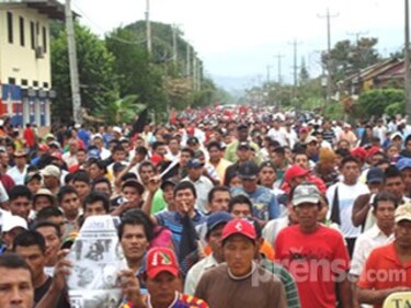 Sindicalistas marchan en Changuinola contra la Ley 30