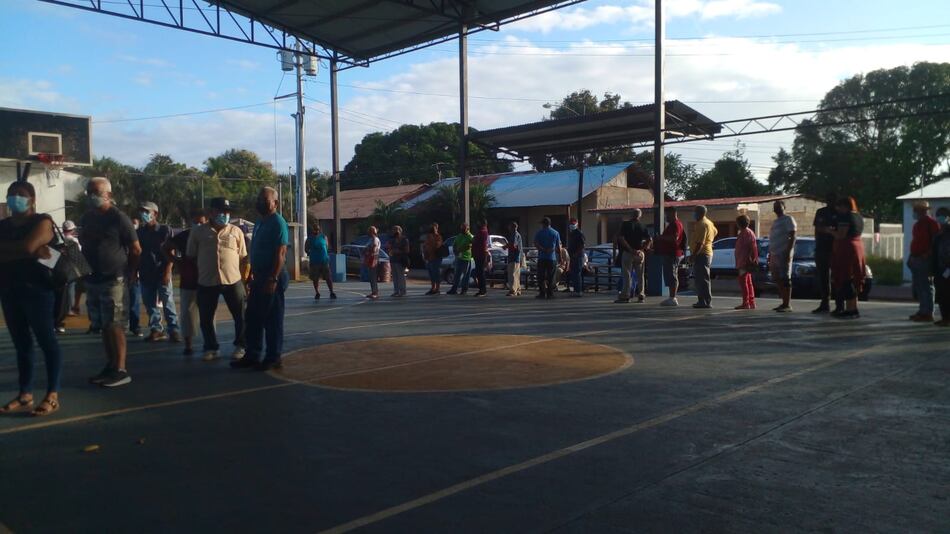 Residentes de Chitré reclaman más centros de vacunación anticovid