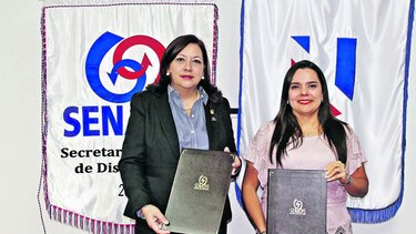 Senadis y la Universidad del Istmo firman convenio