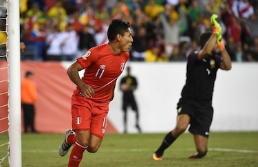 Los polémicos ‘goles con la mano’