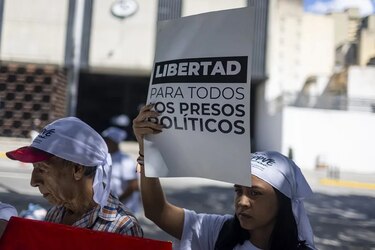 Familiares informan de la excarcelación de 71 detenidos tras presidenciales en Venezuela