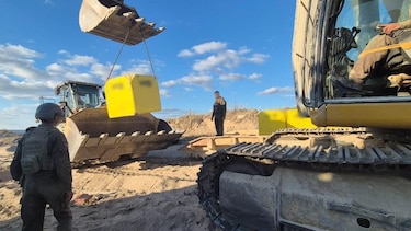 La investigación que muestra cómo Israel controla en Gaza territorio más allá de la línea amarilla, el límite acordado en el cese el fuego