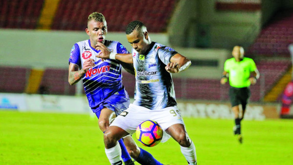 Armando Polo marcó el primer tanto para el Tauro FC ante el Veragüense.