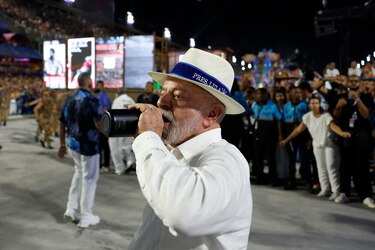 Los desfiles en el sambódromo de Río arrancan con un polémico homenaje a Lula