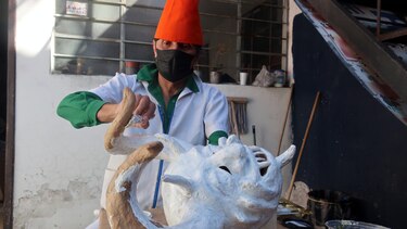 Las caretas: un arte que da rostro al adiós en Ecuador cada fin de año