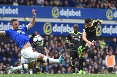 Chelsea consolida su liderato y Tottenham se mantiene cerca