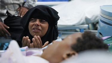 Los niños que desafían a francotiradores y morteros para ir a la escuela cerca del frente de guerra en Yemen