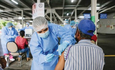 Panamá tiene 54.6 % de la población con una dosis de la vacuna; se unen hospitales privados a la vacunación
