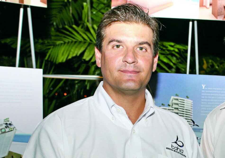 Cheques vincularían a Nicolás Corcione con coima