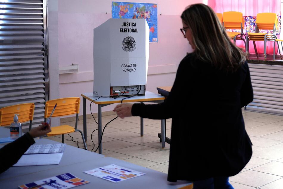 Bolsonaro anima a sus seguidores; Lula da Silva suma aliados