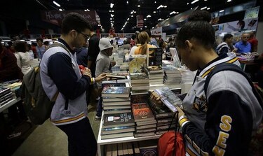 Coleccionistas presentan exhibición en honor a los libros