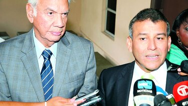 Formulan cargos a Poulett Morales