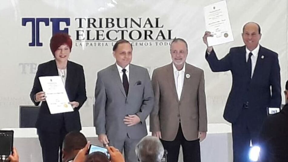 Marylín Vallarino recibe credenciales como diputada del 8-1