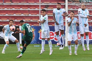 Argentina ganó altura ante Bolivia; Ecuador controla a Uruguay en el premundial