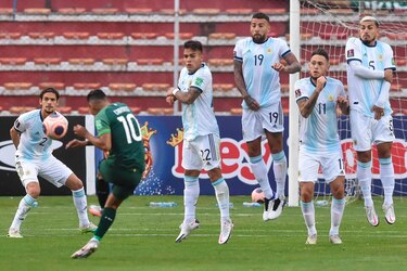 Argentina ganó altura ante Bolivia; Ecuador controla a Uruguay en el premundial