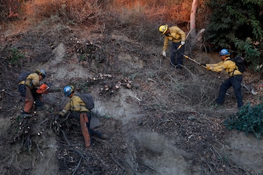 Un nuevo incendio amenaza Los Ángeles tras días de avances por los devastadores fuegos