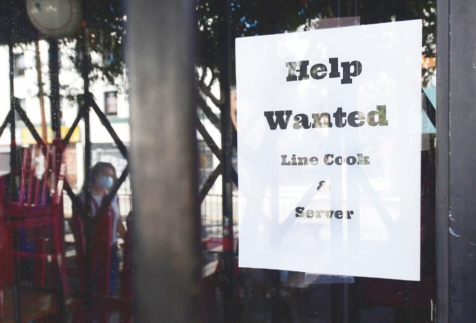 Trabajadores de restaurantes piden mejores condiciones para regresar