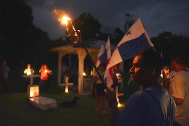 ‘Están muertos, pero duele’: trasladan cementerios por nuevo embalse del Canal de Panamá