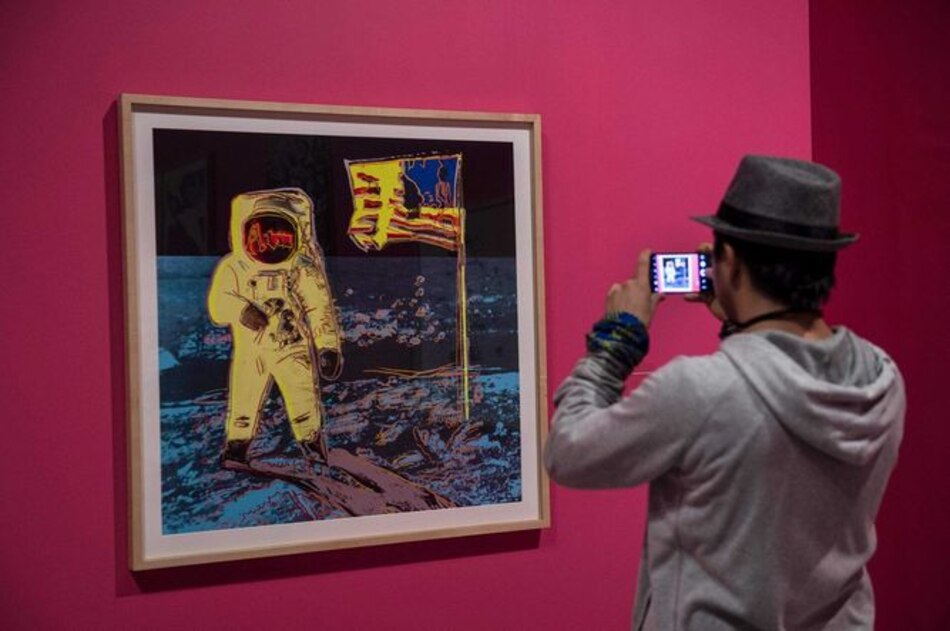 El arte de Andy Warhol seduce a jóvenes chilenos