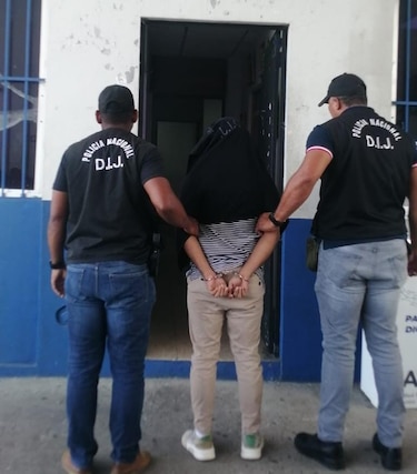 Uno de los más buscados por caso de homicidio se entrega a la Policía