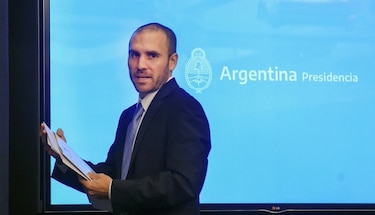 Argentina grava la compra de divisas y congela tarifas de servicios públicos por 180 días