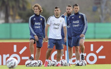 Argentina realiza su primera práctica en Chile, a la espera de Messi