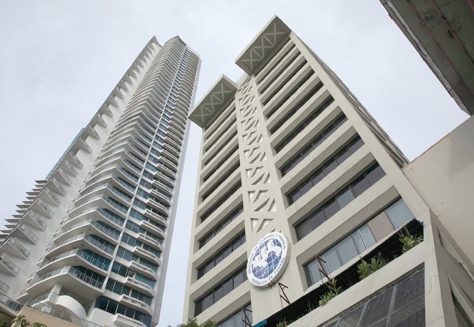 Los abogados quedarán excluidos de usar la factura electrónica; la Corte declara inconstitucional la aplicación de este método