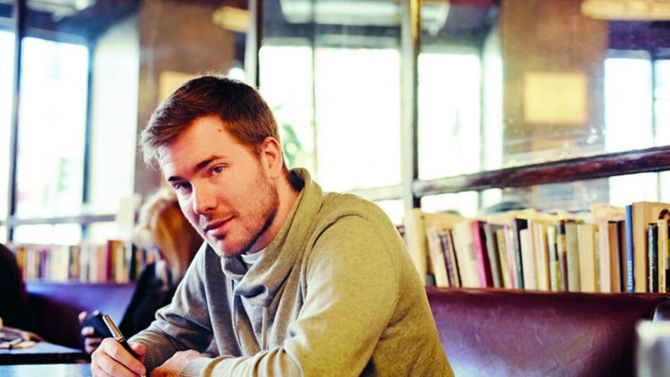 Javier Ruescas, la pluma que no descansa