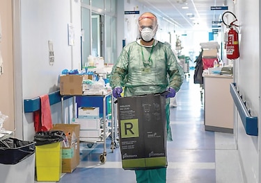 Pasan de chapisteros a proveedores de mascarillas