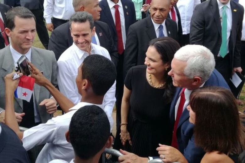 Vicepresidente estadounidense Mike Pence visita las esclusas de Cocolí
