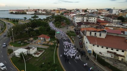 Enfermeras marchan hacia la Presidencia de República