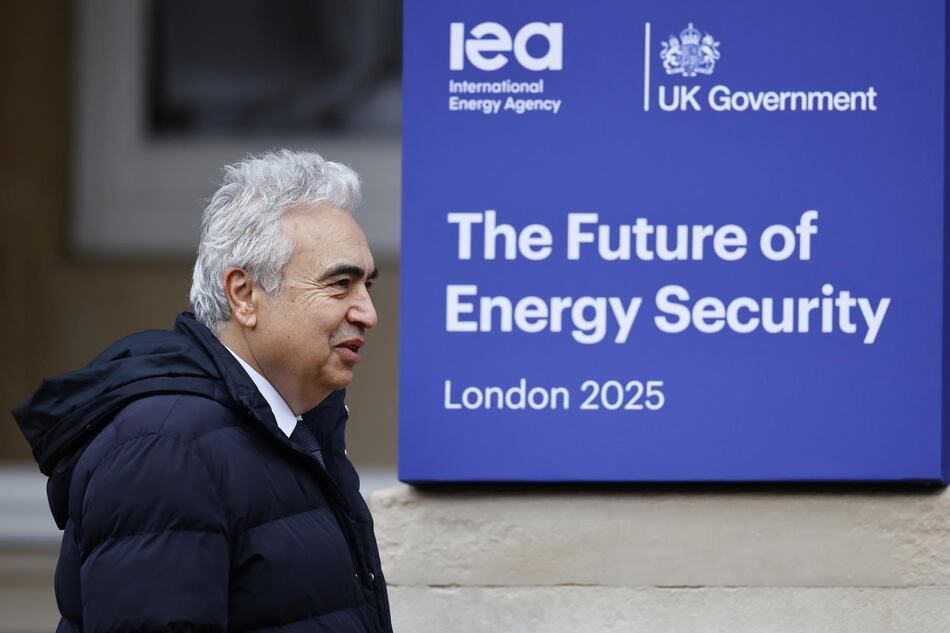 Un suministro seguro de petróleo y minerales críticos, principales riesgos energéticos