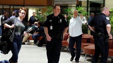 Muere el hombre que atacó con machete a agentes de aeropuerto de Nueva Orleans