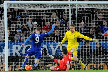 Leicester se consolida como líder, Arsenal tropieza