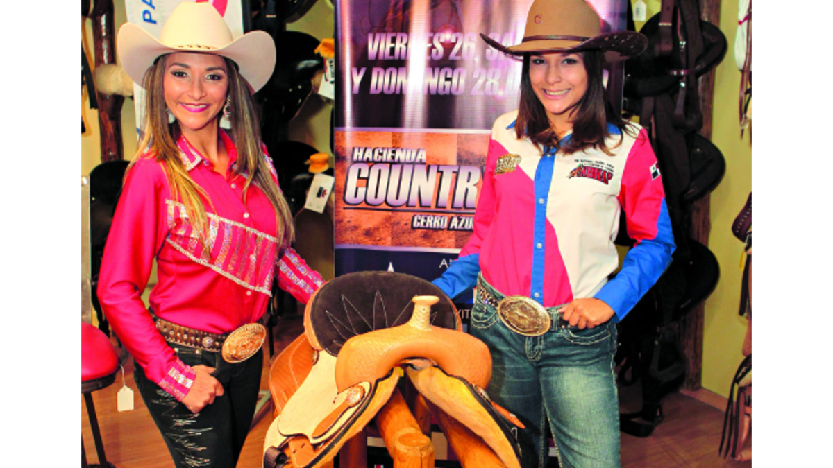 Isabel López Marín y Ana Grace Nader (Izq.) serán las representantes de Panamá en el torneo ecuestre en la Hacienda Country Club de Cerro Azul.