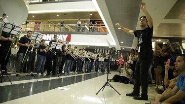 Recital de trombones en un domingo de compras