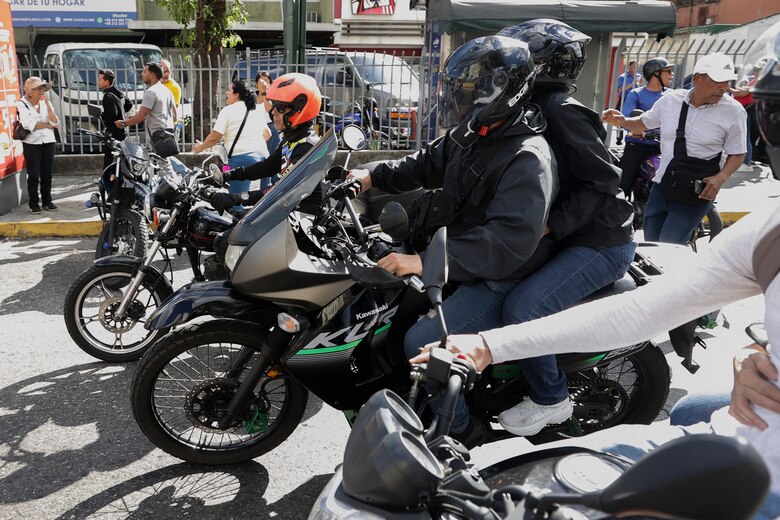 María Corina Machado fue forzada a grabar videos durante su retención en Caracas; advierte su equipo de campaña