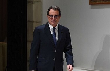 Juez envía a juicio al expresidente catalán Artur Mas por desobediencia