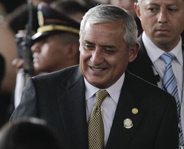 Denuncian a presidente de Guatemala por promover ampliación de mandato