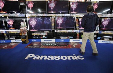 Panasonic planea recortar otros 10 mil puestos y sanear su deuda para 2015