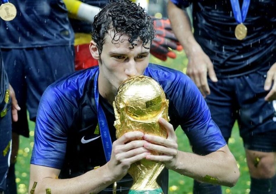 Bayern contrata al defensor Pavard de la selección francesa