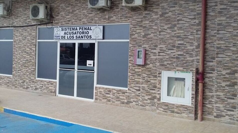 Suspenden del cargo a docente santeño por caso de pornografía infantil