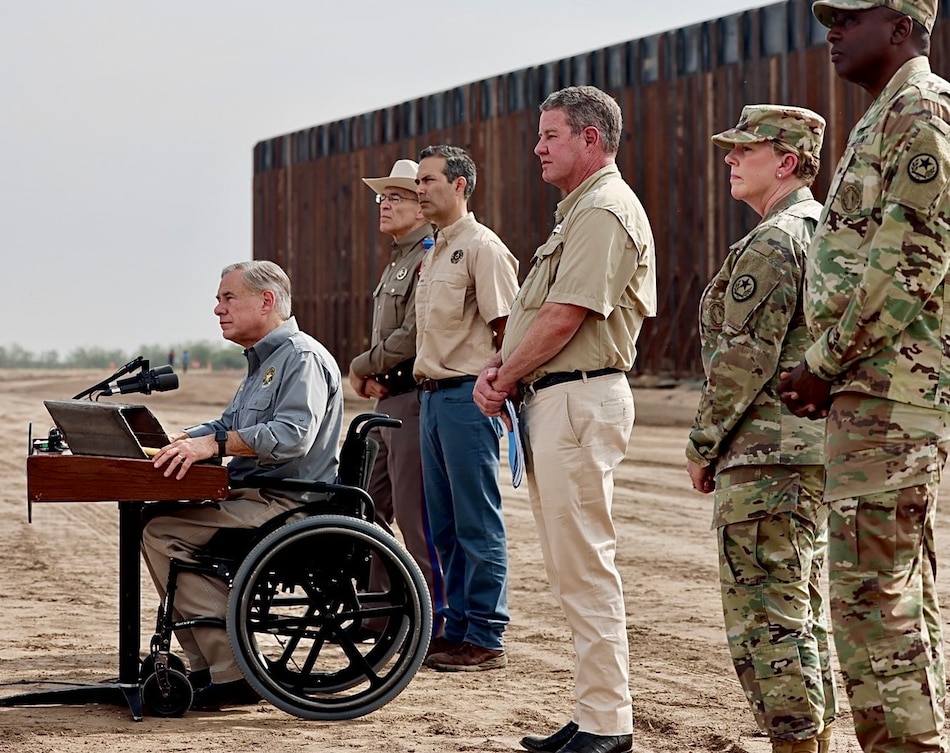 Texas construye su propio ‘muro’ en la frontera con México