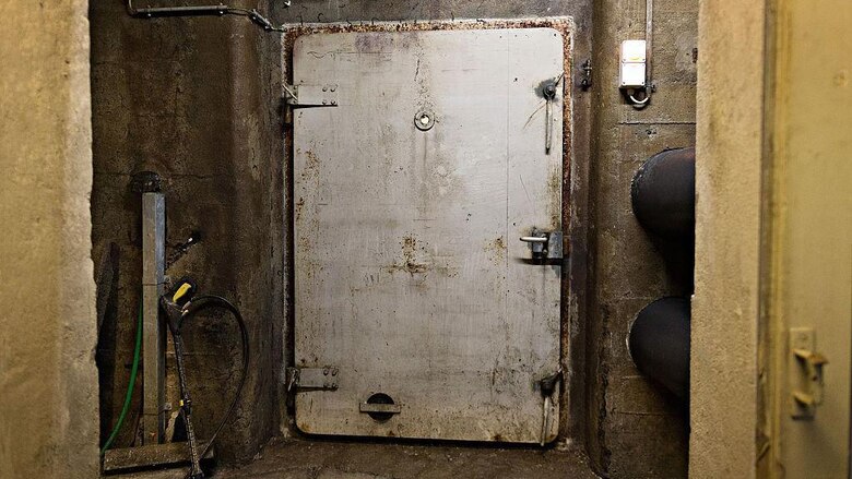 Por qué Suiza es el país con más búnkeres nucleares en el mundo y quiere modernizarlos ahora